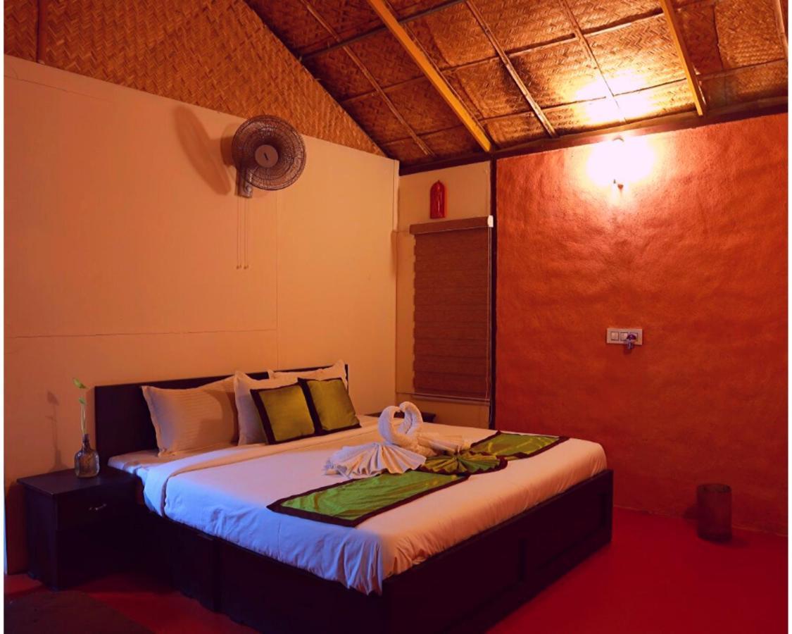 Koomankolly Resort Thirunelly Extérieur photo